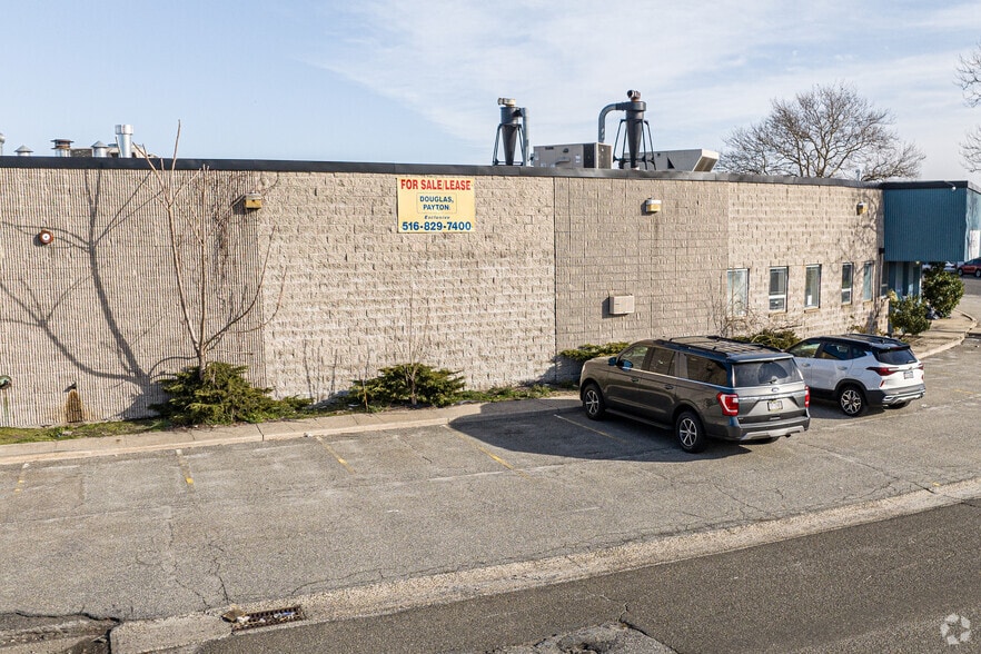 More Photos Of 320 Buffalo Ave, Freeport Manufacturing For Lease