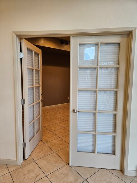 More Photos Of 418 McHenry Ave, Modesto Storefront For Sale