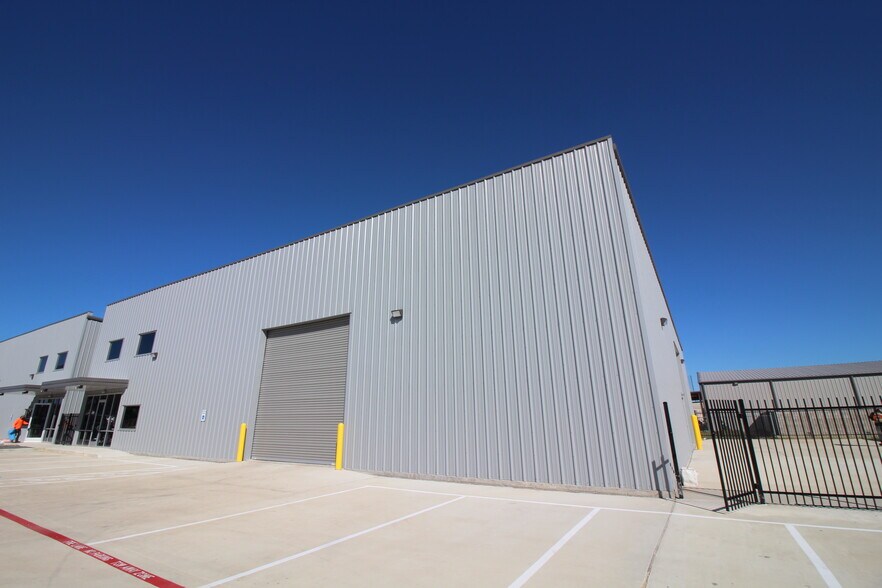 More Photos Of 6702 Theall Rd, Houston Warehouse For Sale