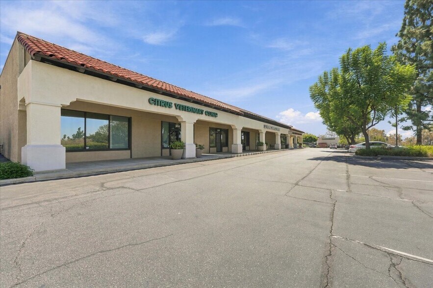 More Photos Of 2345 Foothill Blvd, La Verne Restaurant For Lease