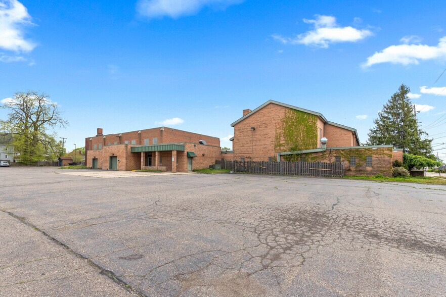 More Photos Of 266 Antoine St, Wyandotte Religious Facility For Lease