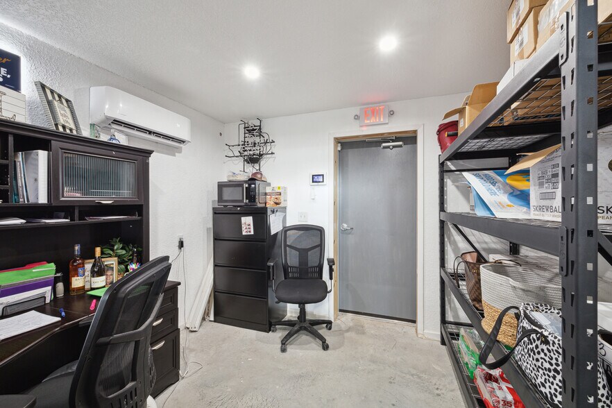 More Photos Of 13111 Highway 6, Santa Fe Freestanding For Sale