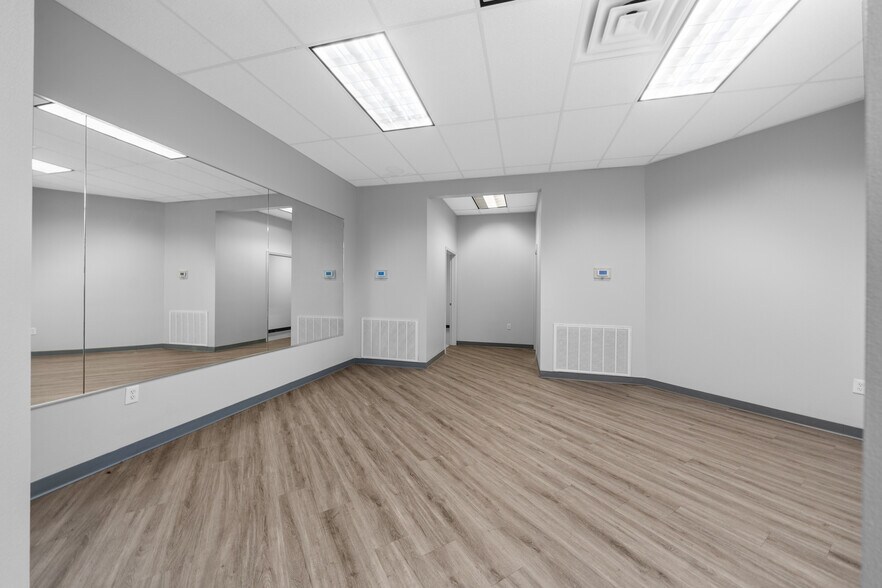 More Photos Of 1803 Airport Rd, Hot Springs General Retail For Lease