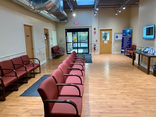 More Photos Of 412 W 63rd St, Downers Grove Medical For Lease