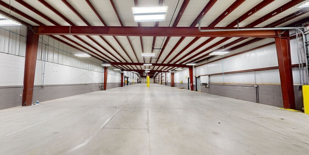 More Photos Of 1701 W County Line Rd, Springfield Manufacturing For Lease