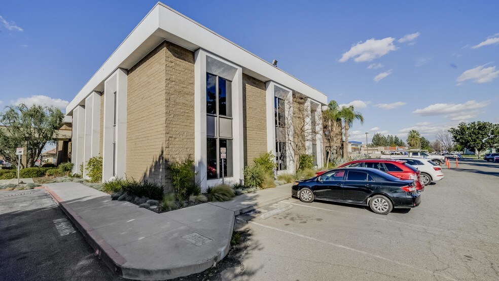 Primary Photo Of 5405 Stockdale Hwy, Bakersfield Office For Lease