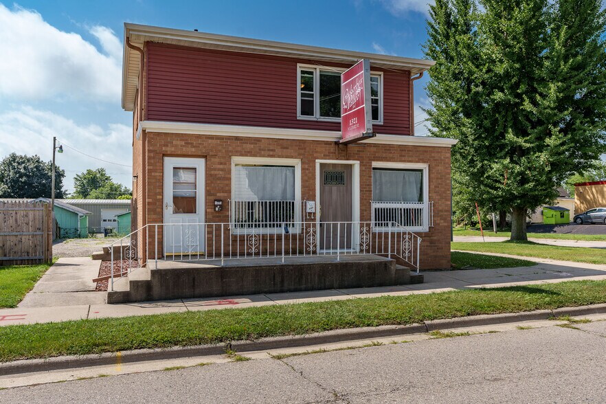 Primary Photo Of 1321 W Court St, Janesville Apartments For Lease
