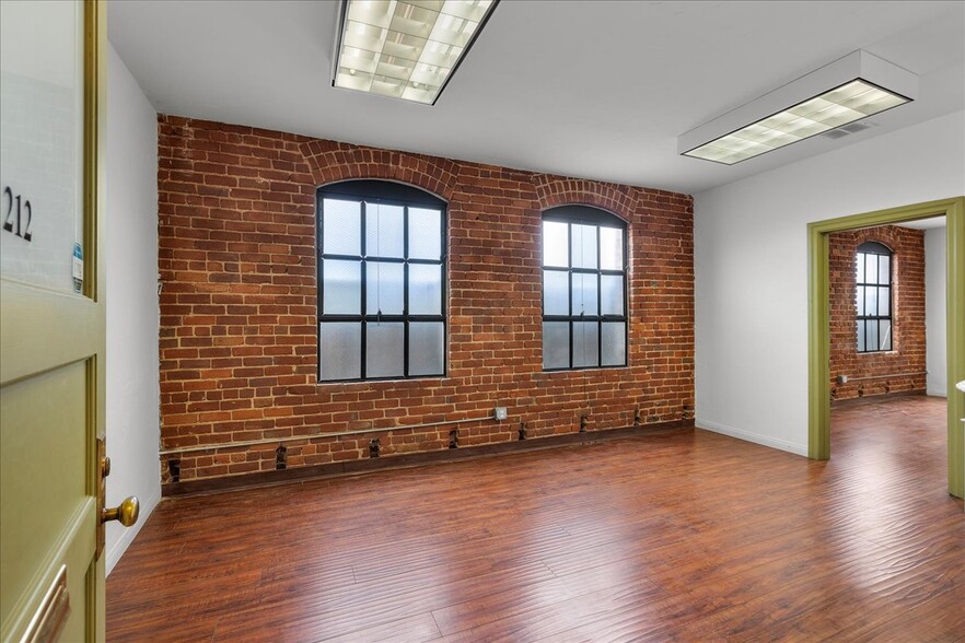 More Photos Of 1002-1008 S Pacific Ave, San Pedro Storefront Retail Office For Lease