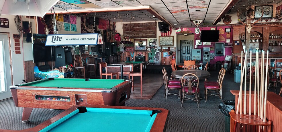 More Photos Of 2000 Hwy 130, Saratoga General Retail For Sale