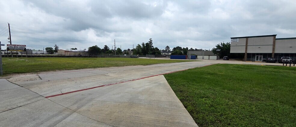 More Photos Of 22820 Interstate 45, Spring Unknown For Lease