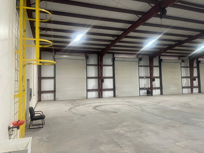 More Photos Of 167 Kelly Rd, Carlsbad Warehouse For Lease
