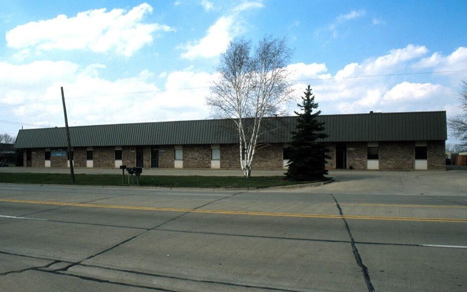 More Photos Of 18711-18739 E 14 Mile Rd, Clinton Township Manufacturing For Lease