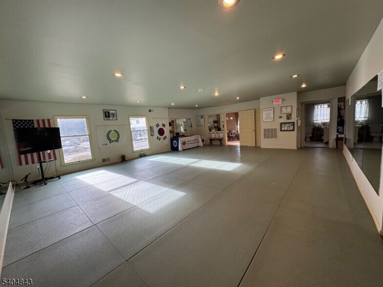 More Photos Of 630 Valley Rd, Gillette General Retail For Sale