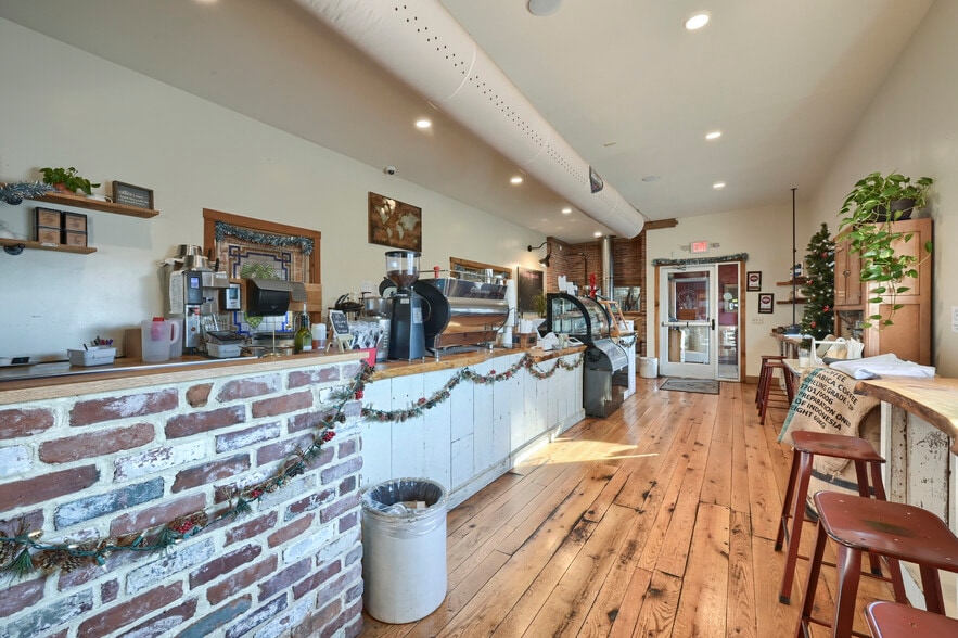 More Photos Of 2701-2703 Horseshoe Pike, Palmyra General Retail For Sale