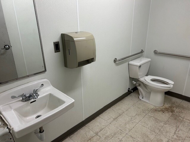 More Photos Of 395 Danforth Ave, Jersey City Unknown For Lease