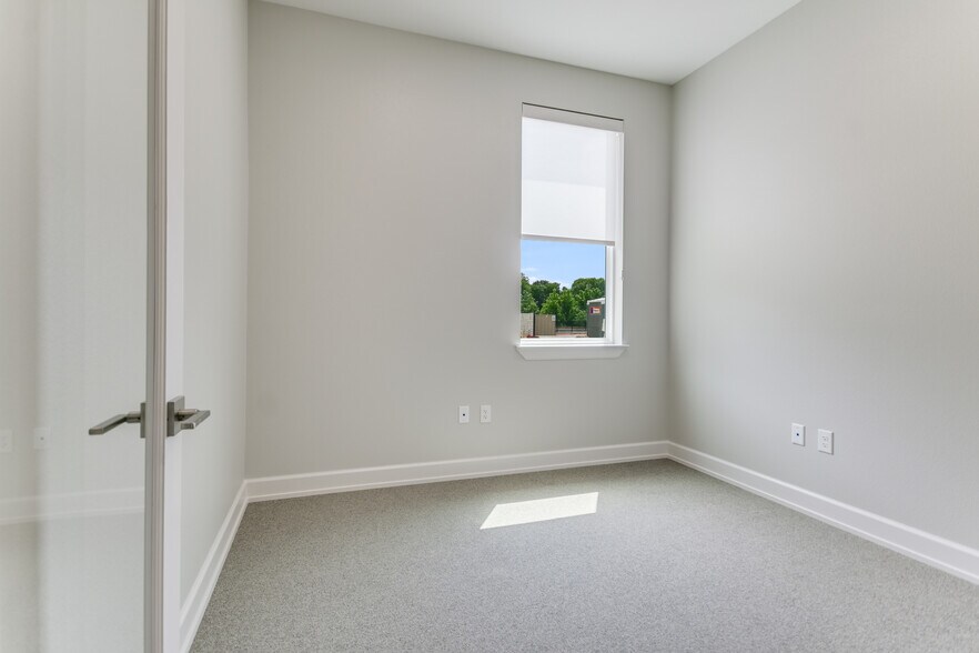 More Photos Of 2901 Caballo Ranch Blvd, Leander Office For Sale