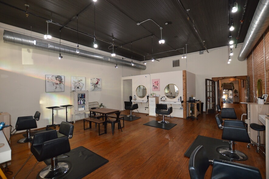 More Photos Of 1035 E 15th St, Plano Storefront Retail Office For Lease