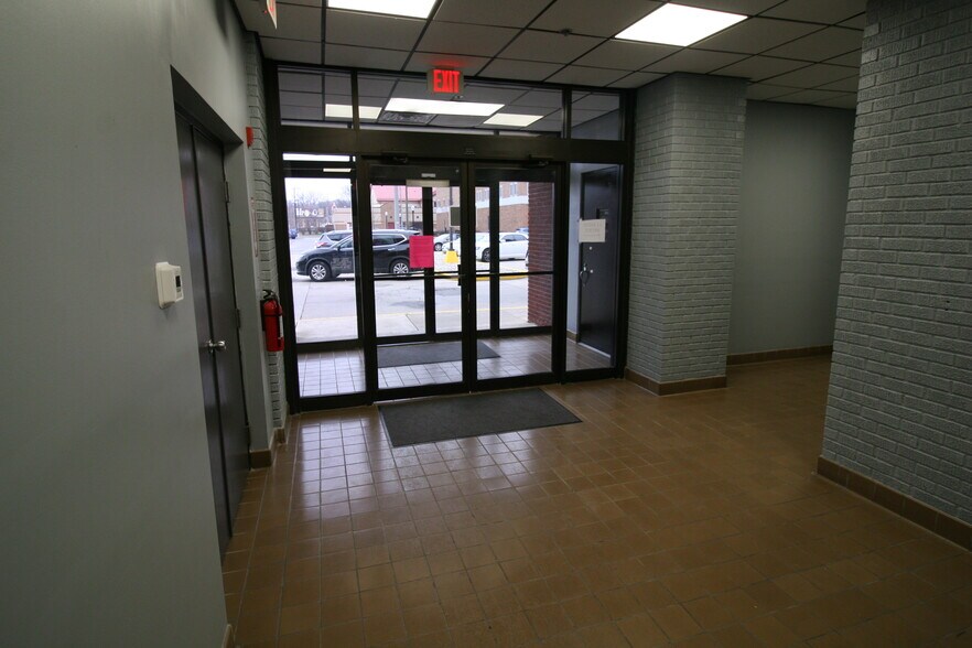 More Photos Of 300 E Broadway, Logansport Apartments For Lease