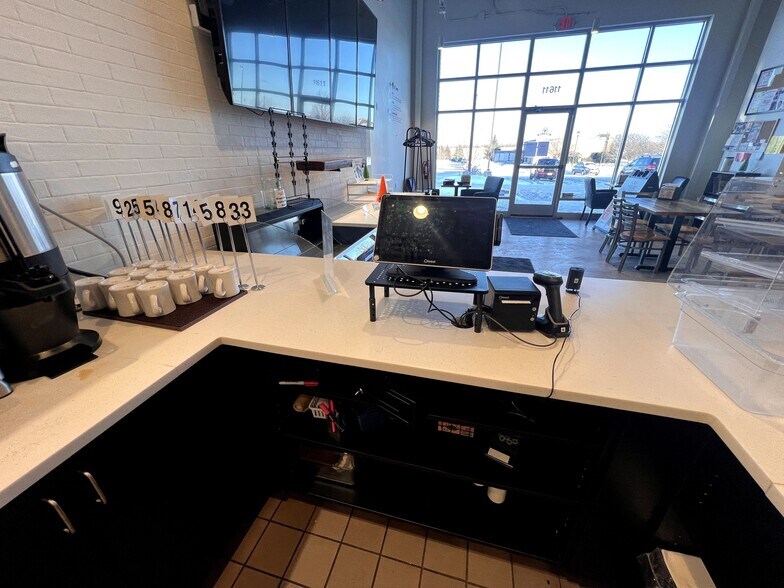 More Photos Of 11565 Theatre Dr, Champlin Unknown For Lease