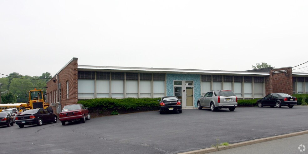 More Photos Of 115-117 Patterson St, Hillsdale Warehouse For Lease
