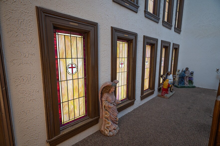 More Photos Of 401 E Broadway St, Muskogee Lodge Meeting Hall For Sale