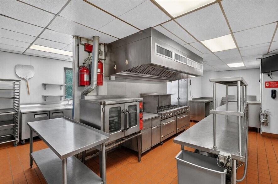 More Photos Of 11 E Pattagansett Rd, Niantic Restaurant For Sale