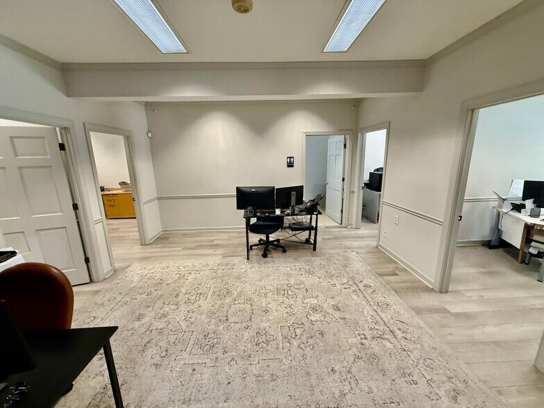 More Photos Of 4 Lenox Pointe NE, Atlanta Office For Sale