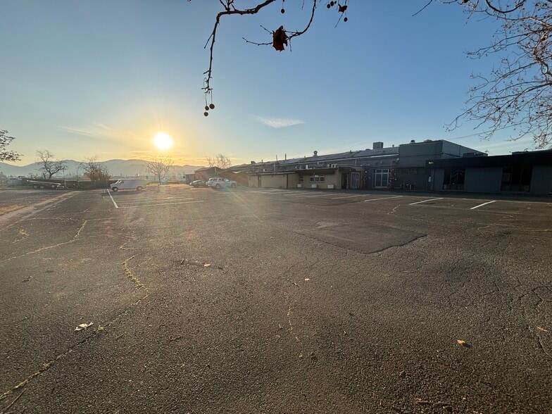 More Photos Of 101 S Coombs St, Napa Warehouse For Lease