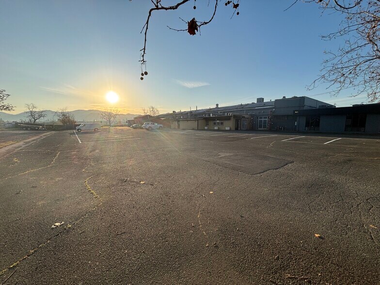 More Photos Of 101 S Coombs St, Napa Warehouse For Lease