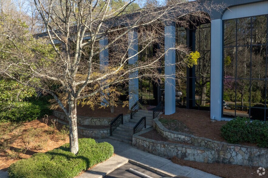 More Photos Of 100 Centerview Dr, Birmingham Office For Lease