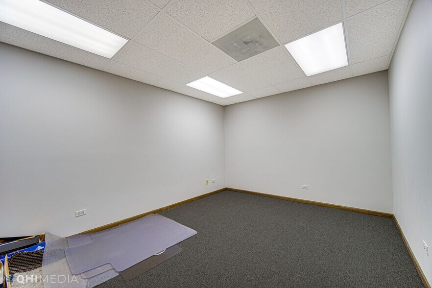 More Photos Of 6121 N Northwest Hwy, Chicago Office For Sale