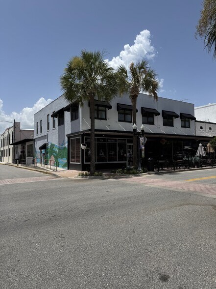 More Photos Of 103 S 2nd St, Leesburg Coworking Space