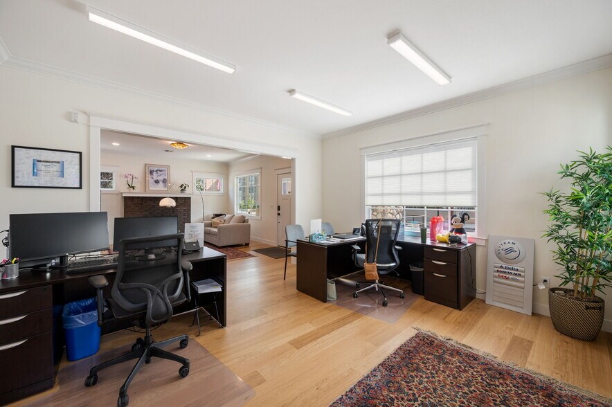 More Photos Of 1005 N Main Ave, Gresham Office For Sale