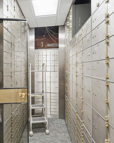 More Photos Of 5519 Franconia Rd, Alexandria Bank For Sale