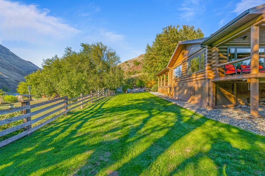 More Photos Of 13706 US 95, White Bird Trailer Camper Park For Sale