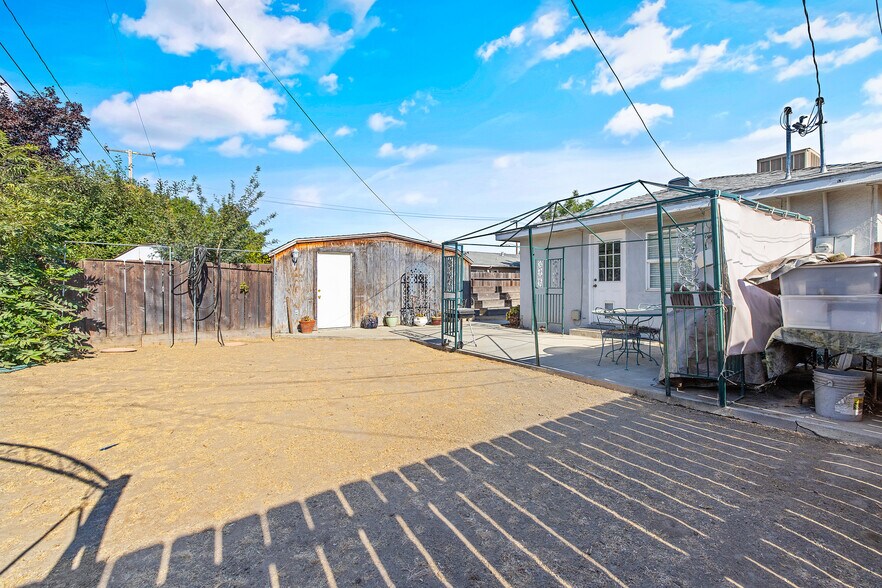 More Photos Of 909 E Noble Ave, Visalia Multifamily For Sale