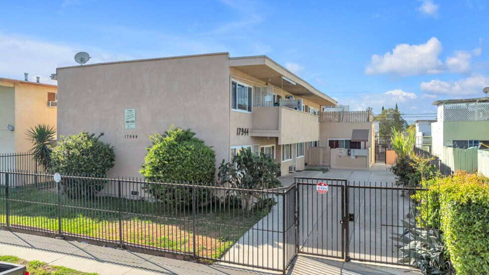 Primary Photo Of 17944 Schoenborn St, Northridge Apartments For Sale