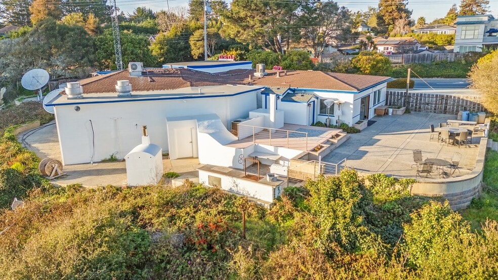 More Photos Of 2300 Portola Dr, Santa Cruz Warehouse For Sale