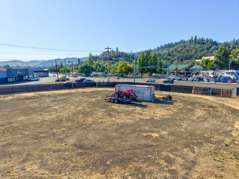 More Photos Of 328 NE Winchester St, Roseburg Land For Sale