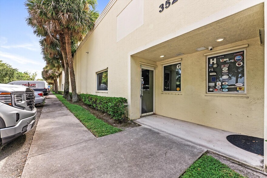 More Photos Of 352 Tall Pines Rd, West Palm Beach Warehouse For Sale