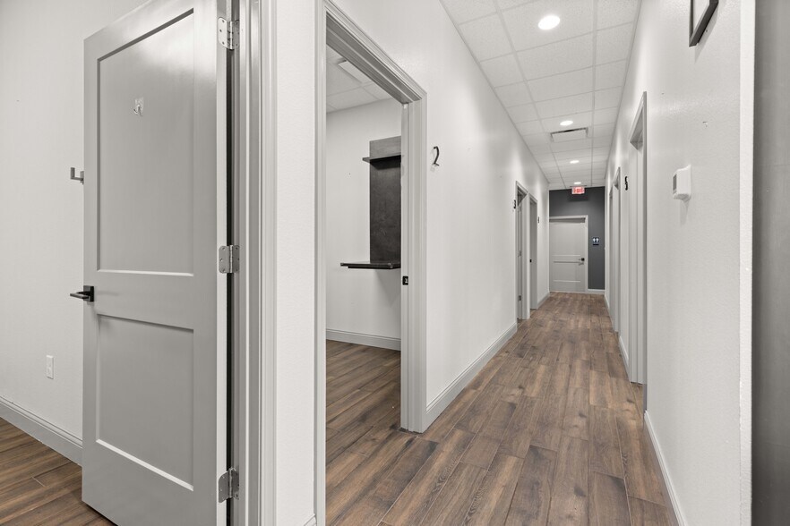 More Photos Of 780 Clear Lake City Blvd, Webster Freestanding For Lease