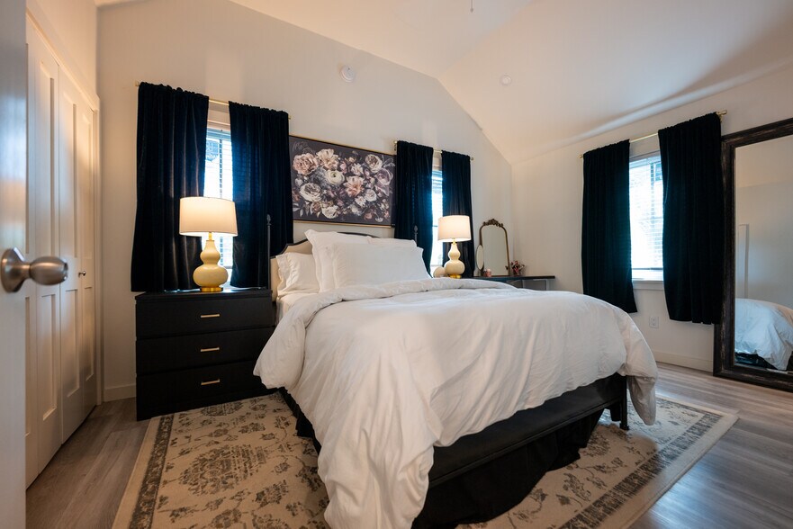 More Photos Of 1028 Truman Ave, Key West Storefront Retail Residential For Sale