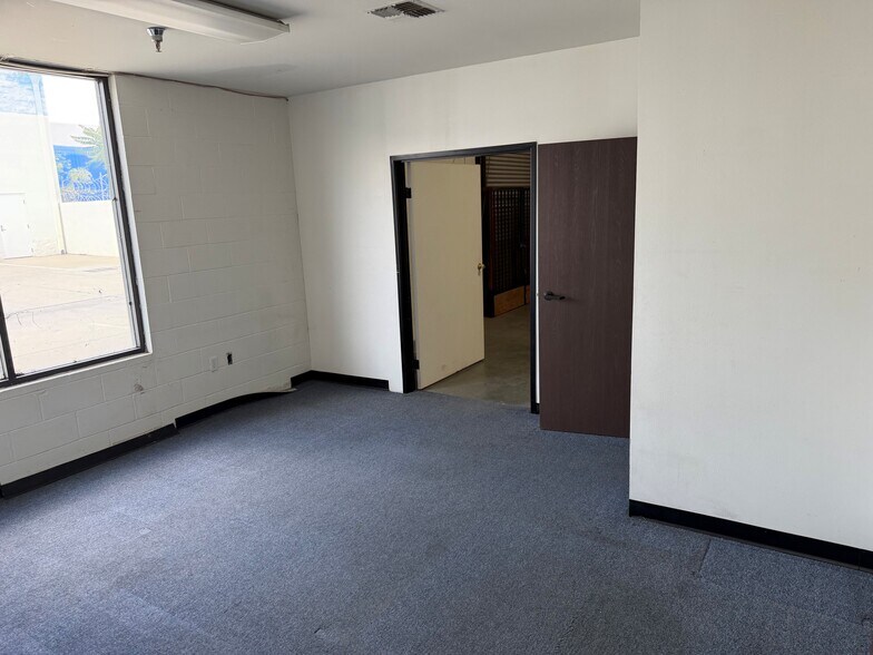 More Photos Of 9703-9707 El Poche St, South El Monte Warehouse For Lease