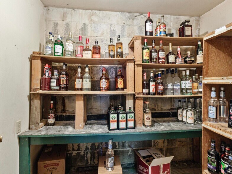 More Photos Of 1015 Chestnut St, Carlin Convenience Store For Sale