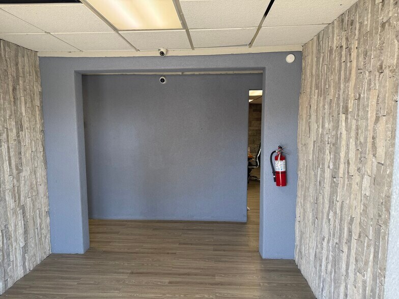 More Photos Of 2333 Joe Field Rd, Dallas Light Manufacturing For Lease