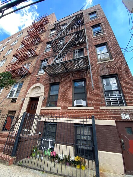 More Photos Of 4021 61st St, Woodside Apartments For Sale