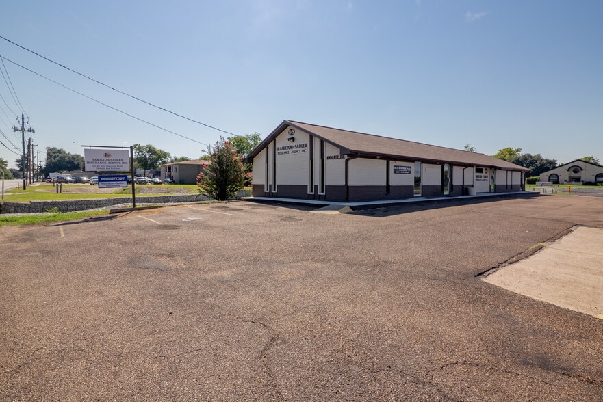 More Photos Of 1001 E Airline Rd, Victoria Office For Sale