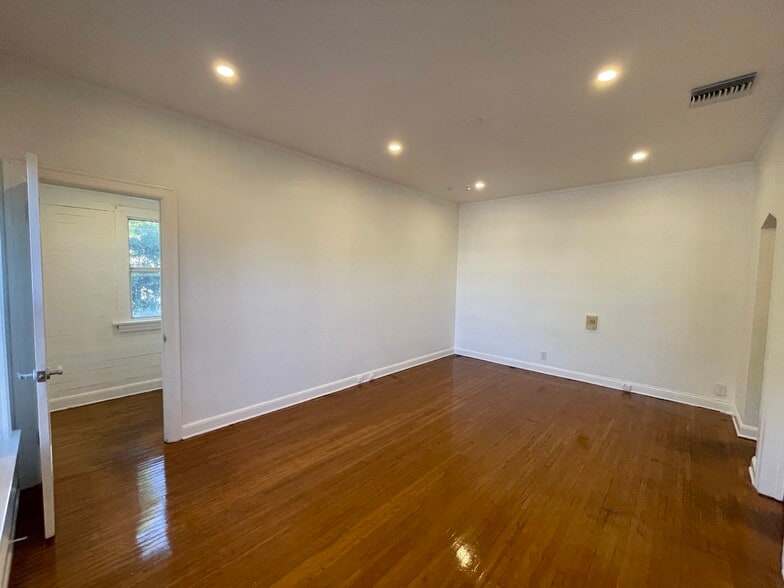 More Photos Of 418-420 N Larchmont Blvd, Los Angeles Office For Lease