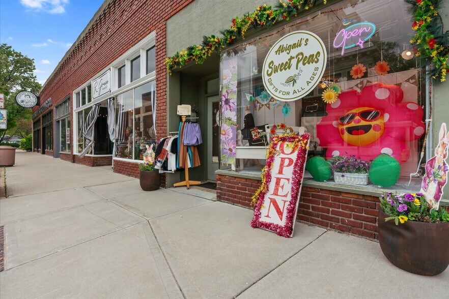 More Photos Of 453-463 S Thompson Ave, Excelsior Springs Storefront Retail Office For Sale