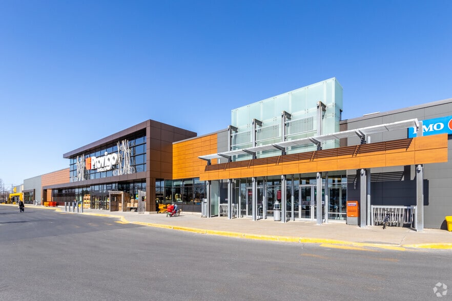 More Photos Of 999-1001 Boul De Montarville, Boucherville Storefront Retail Office For Lease